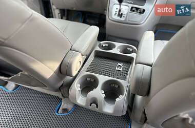 Минивэн Kia Carnival 2006 в 