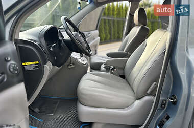Минивэн Kia Carnival 2006 в 