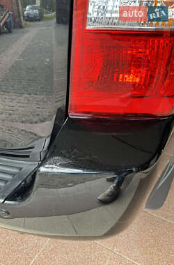 Минивэн Kia Carnival 2012 в 