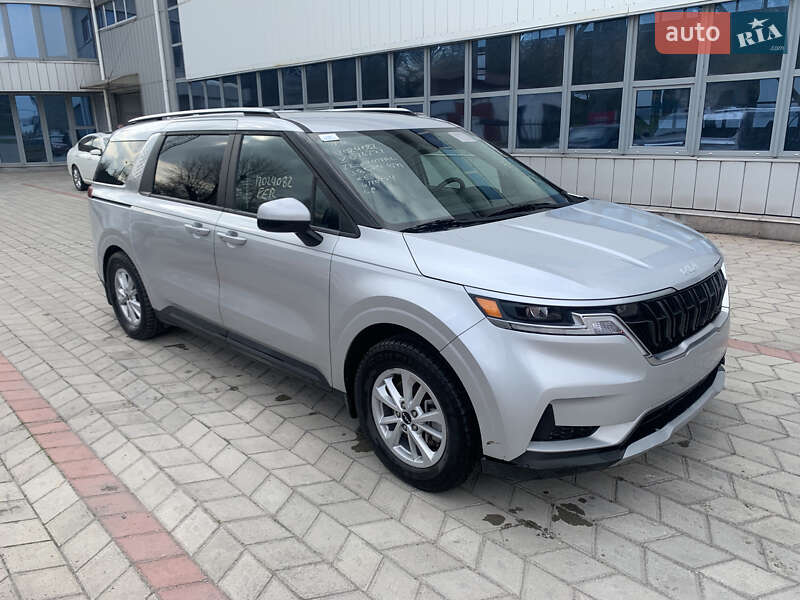 Мінівен Kia Carnival 2022 в 