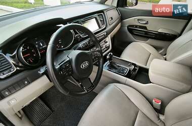 Минивэн Kia Carnival 2015 в 