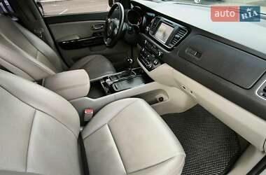 Минивэн Kia Carnival 2015 в 
