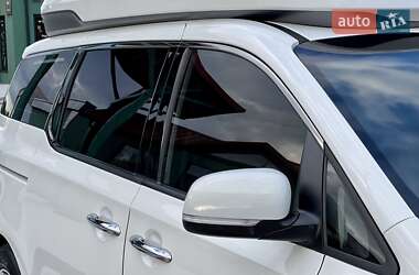 Мінівен Kia Carnival 2017 в 