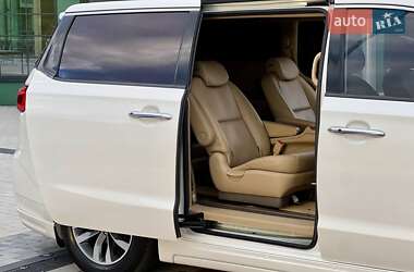Мінівен Kia Carnival 2017 в 