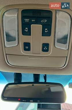 Мінівен Kia Carnival 2017 в 