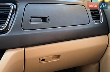 Мінівен Kia Carnival 2017 в 