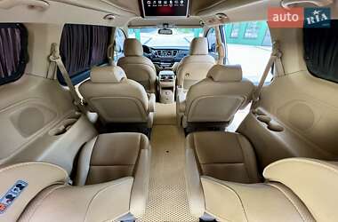Мінівен Kia Carnival 2017 в 