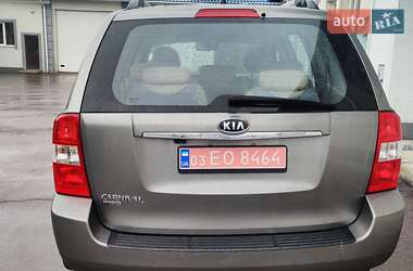 Минивэн Kia Carnival 2012 в 