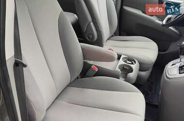 Минивэн Kia Carnival 2012 в 