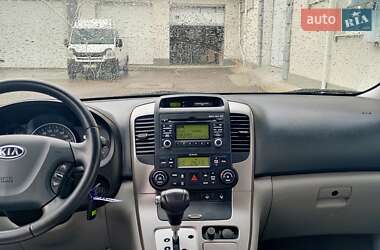 Минивэн Kia Carnival 2012 в 