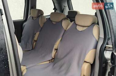 Минивэн Kia Carnival 2012 в 
