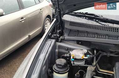 Минивэн Kia Carnival 2012 в 