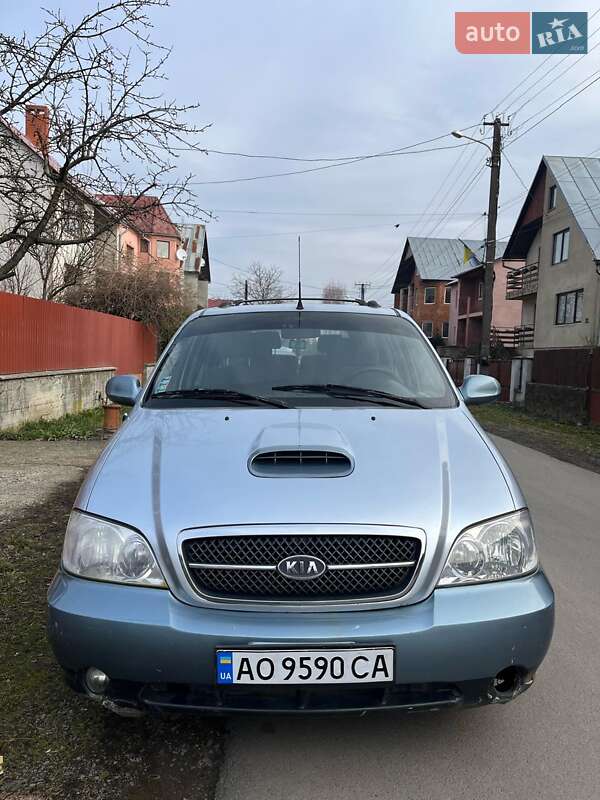 Минивэн Kia Carnival 2002 в 