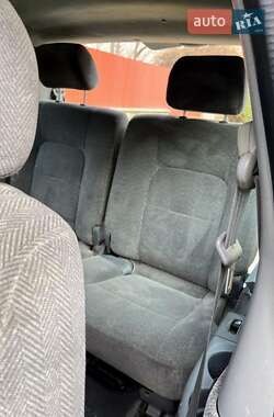 Минивэн Kia Carnival 2002 в 