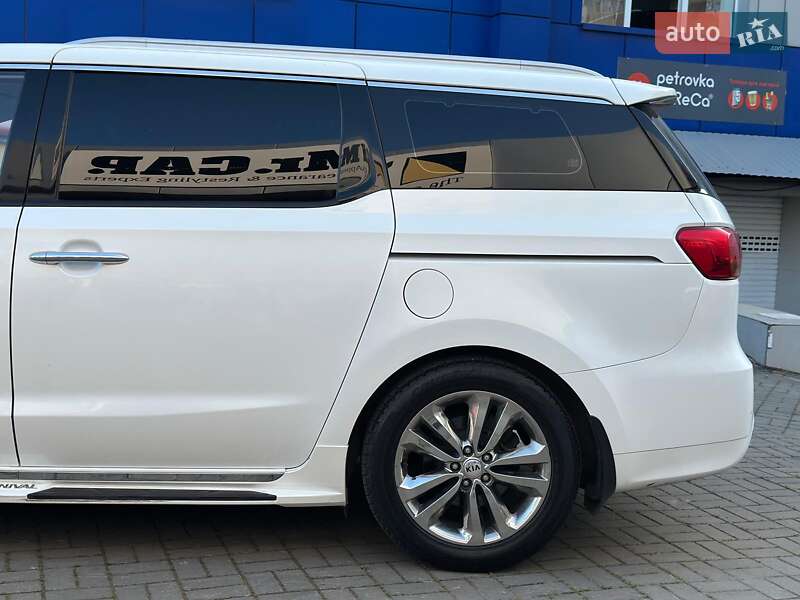 Мінівен Kia Carnival 2017 в Одесі