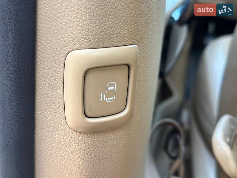 Мінівен Kia Carnival 2017 в Одесі