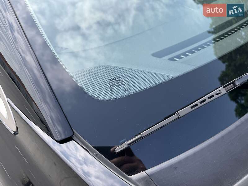 Минивэн Kia Carnival 2022 в Киеве