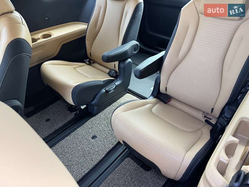 Минивэн Kia Carnival 2022 в Киеве
