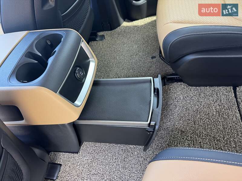 Минивэн Kia Carnival 2022 в Киеве