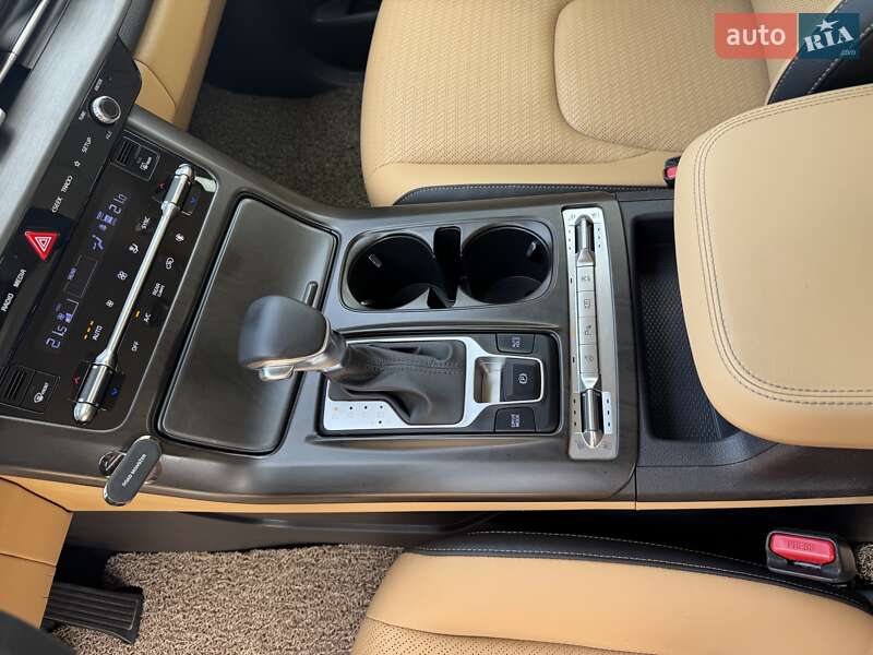 Минивэн Kia Carnival 2022 в Киеве
