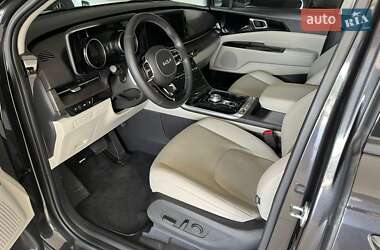 Минивэн Kia Carnival 2023 в 