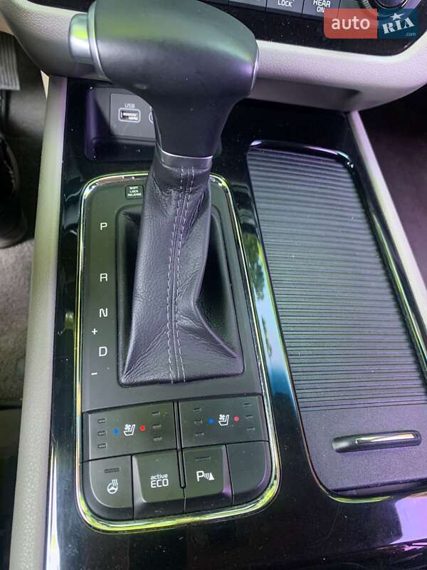 Минивэн Kia Carnival 2017 в Киеве