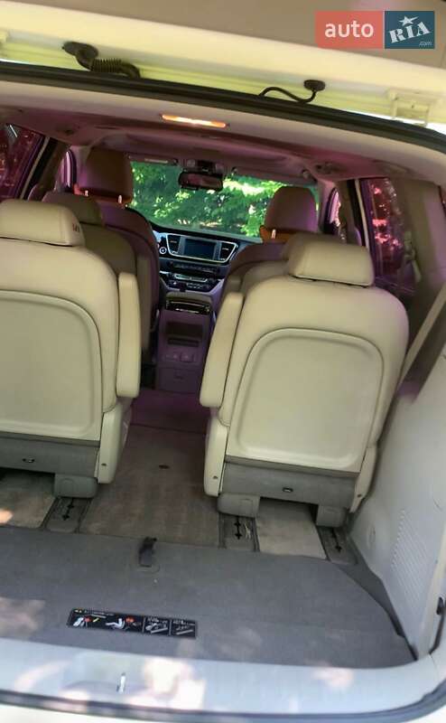 Минивэн Kia Carnival 2017 в Киеве