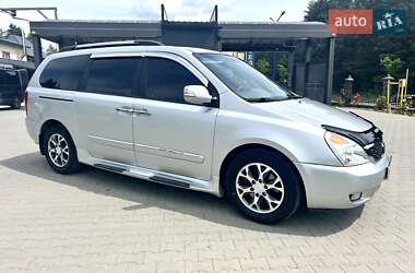 Минивэн Kia Carnival 2014 в Судовой Вишне
