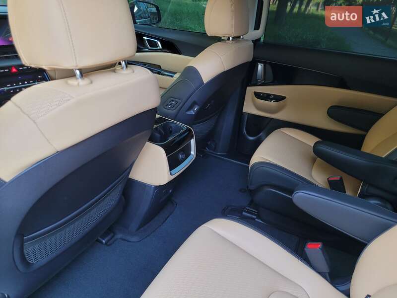Мінівен Kia Carnival 2023 в Полтаві