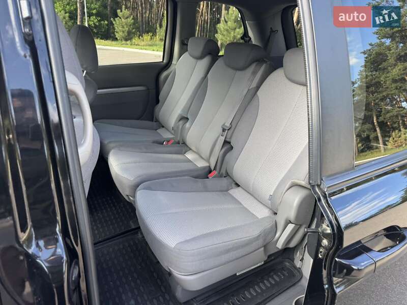 Мінівен Kia Carnival 2012 в Вінниці