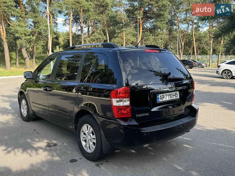 Мінівен Kia Carnival 2012 в Вінниці