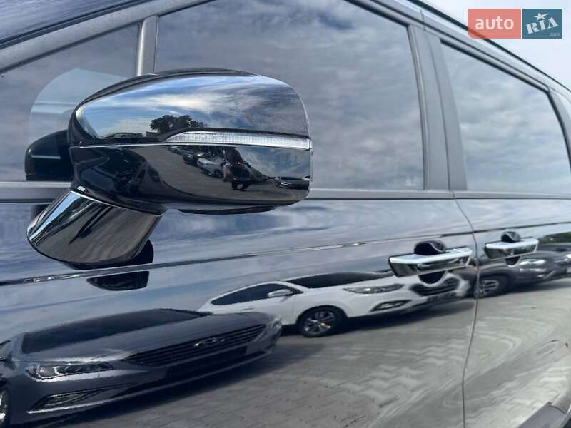 Мінівен Kia Carnival 2021 в Києві