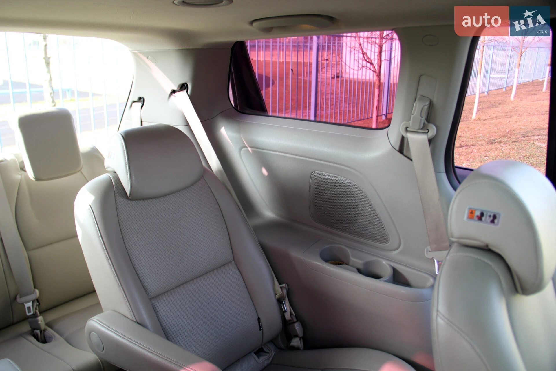 2015 Kia Carnival - мініатюра 19