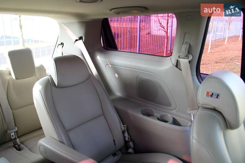 Минивэн Kia Carnival 2015 в Одессе