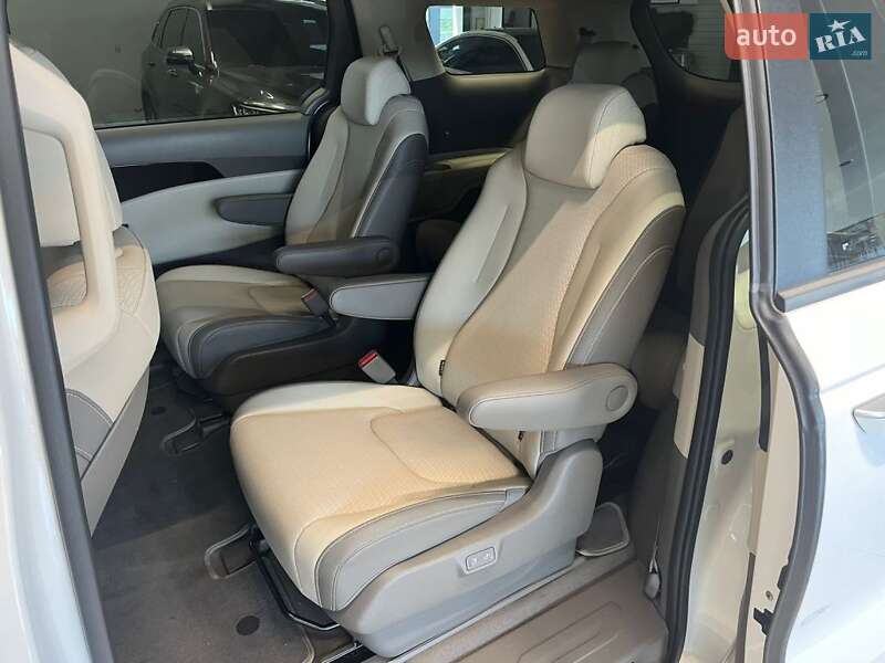 Мінівен Kia Carnival 2021 в Одесі