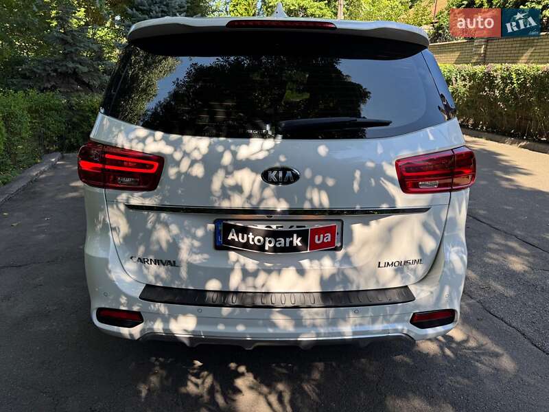 Минивэн Kia Carnival 2019 в Киеве