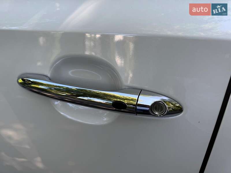 Минивэн Kia Carnival 2019 в Киеве