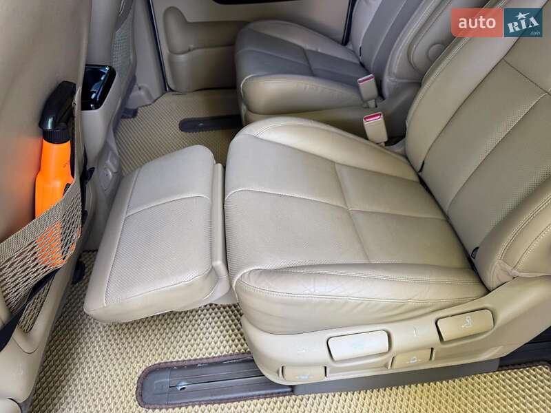 Минивэн Kia Carnival 2019 в Киеве