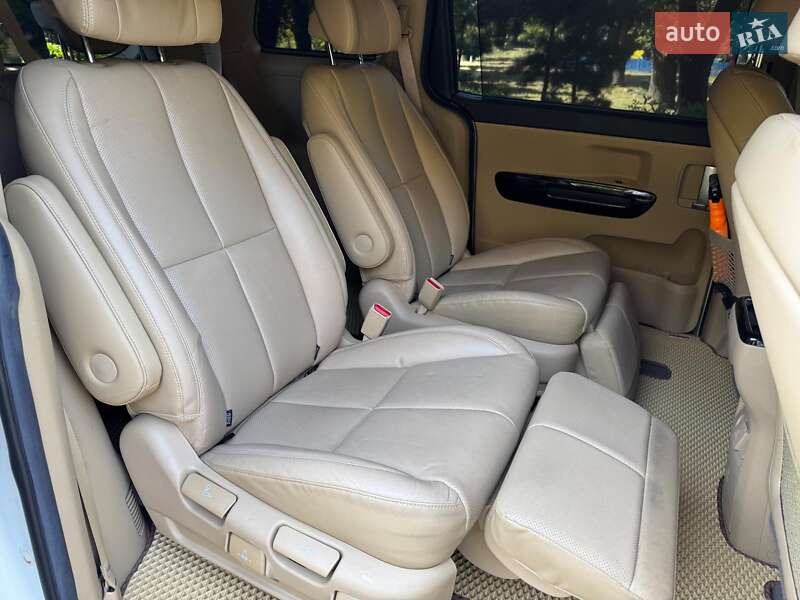 Минивэн Kia Carnival 2019 в Киеве