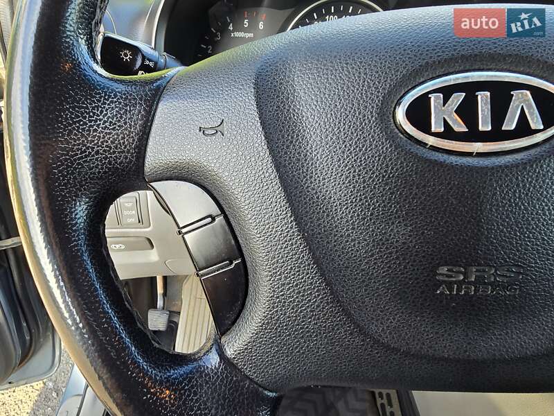 Минивэн Kia Carnival 2008 в Хмельницком