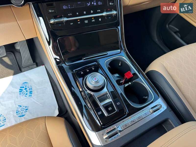 Минивэн Kia Carnival 2021 в Киеве