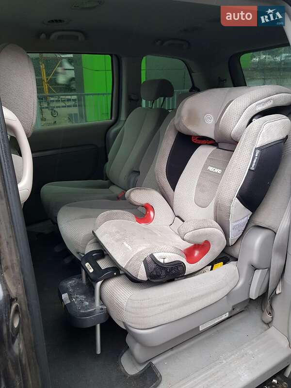 Мінівен Kia Carnival 2007 в Києві