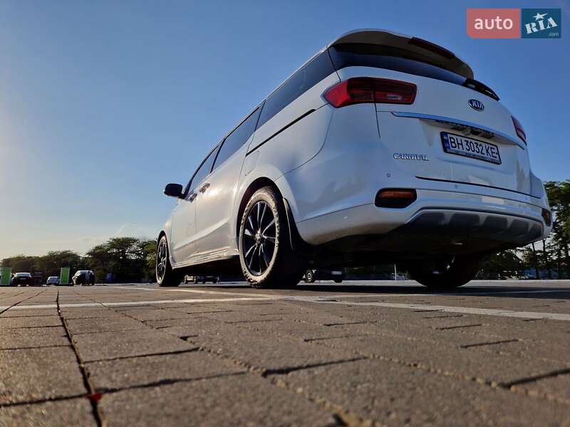 Минивэн Kia Carnival 2018 в Одессе