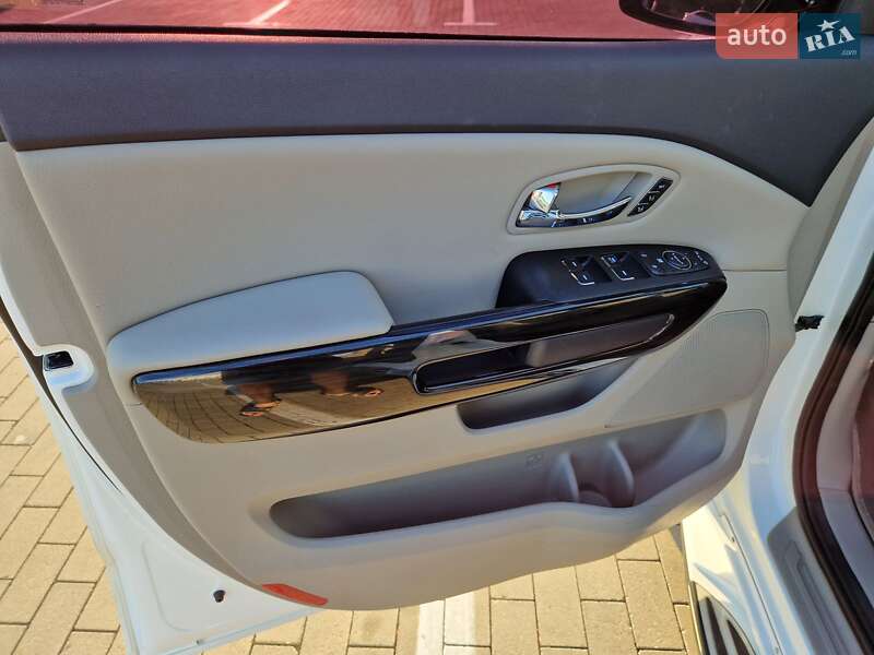Минивэн Kia Carnival 2018 в Одессе