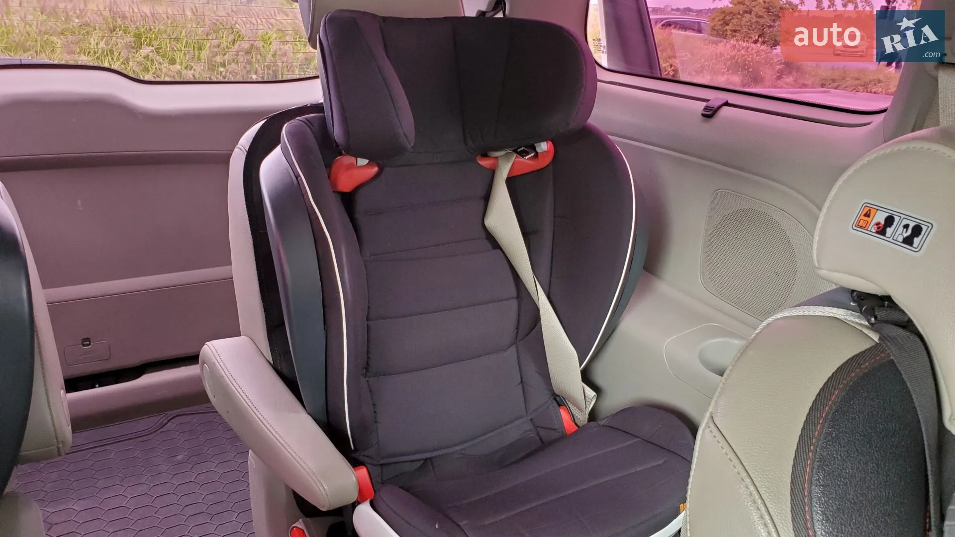 2015 Kia Carnival - мініатюра 24