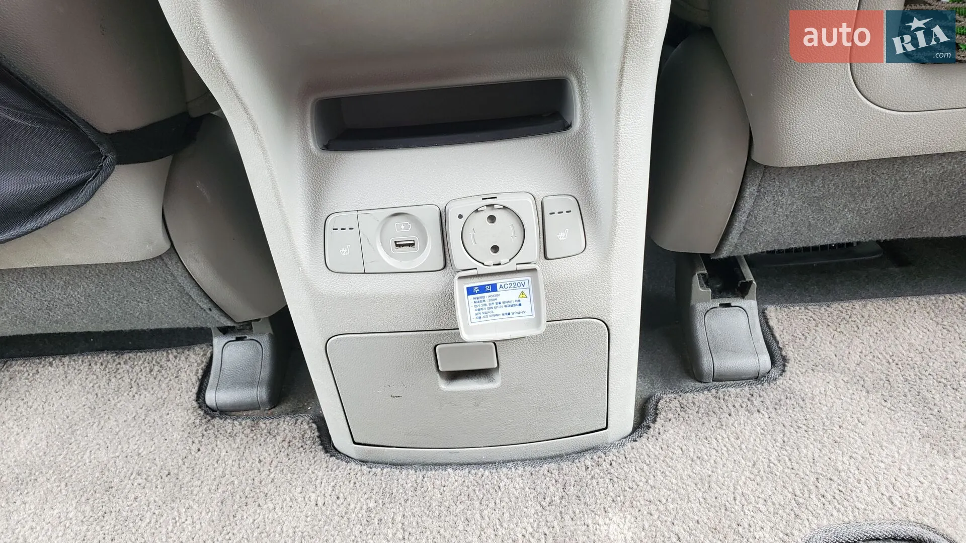 2015 Kia Carnival - мініатюра 28
