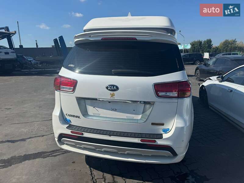 Минивэн Kia Carnival 2017 в Львове