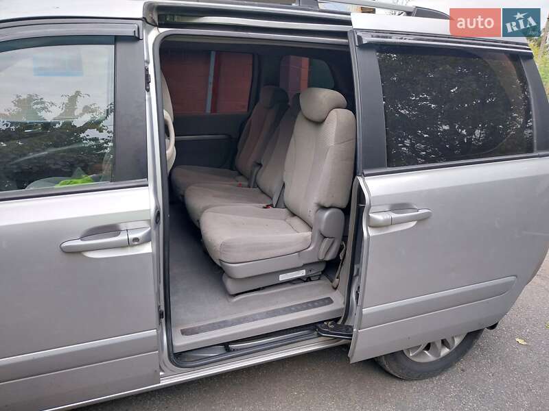 Мінівен Kia Carnival 2006 в Києві