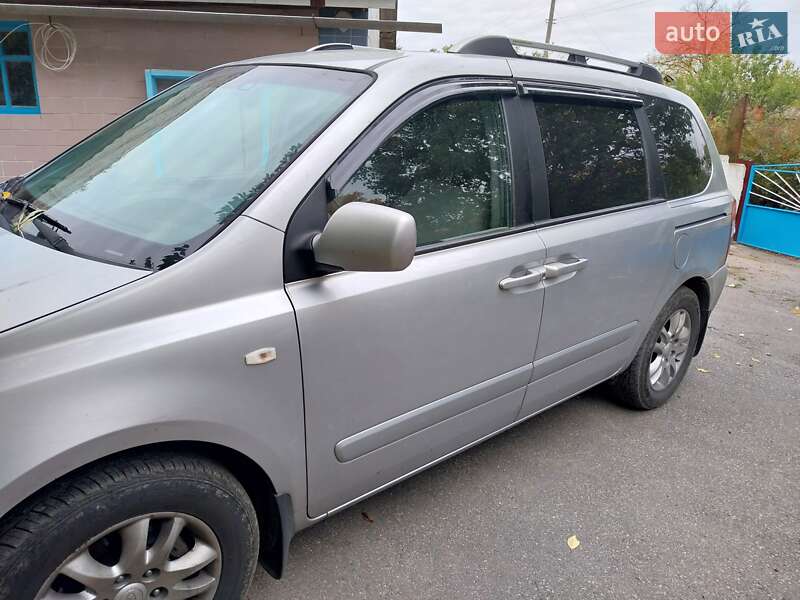 Мінівен Kia Carnival 2006 в Києві