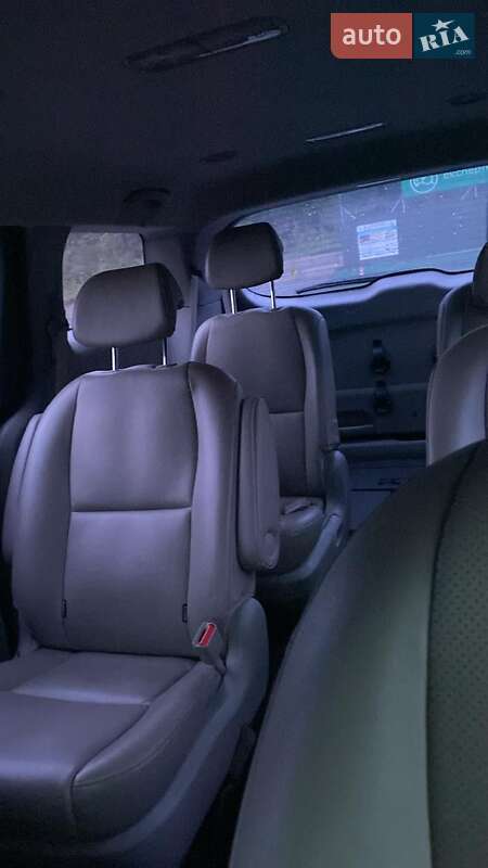 Мінівен Kia Carnival 2015 в Хмельницькому